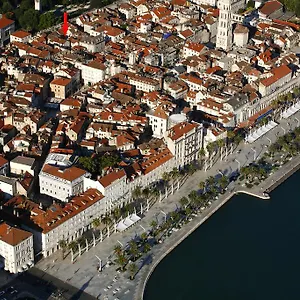 Golden Palace Apartment